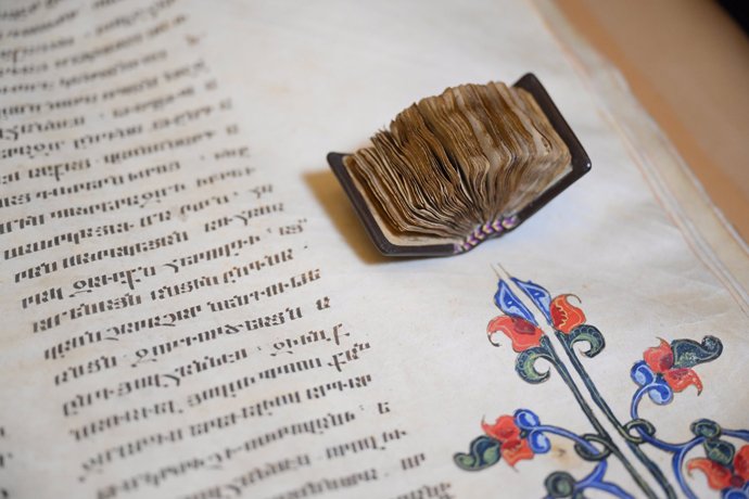 Ամենափոքր գիրքը՝ Տոնացույցը՝ ստեղծված 1434 թվականին, կշիռը՝ 19 գրամ