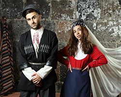 19-րդ դարի ավանդական տարազներով լուսանկարում «Զանան» մշակույթի տանը