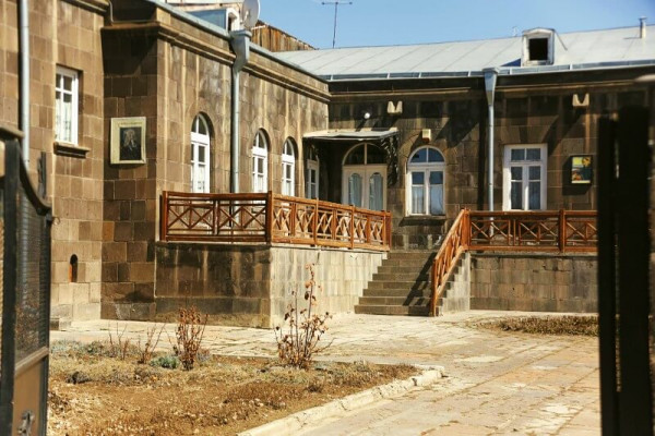 Գյումրիի Ավետիք Իսահակյանի տուն-թանգարան