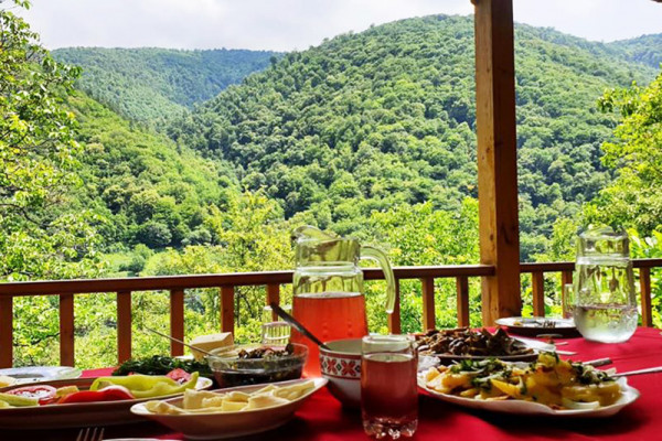 Գիշերակաց Հեքիաթի տանը