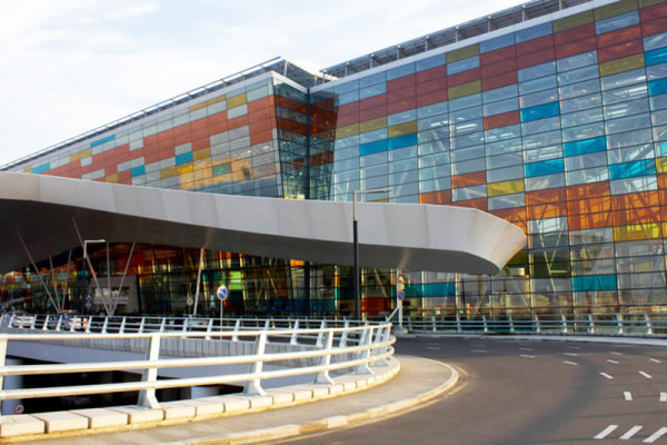 ԱՆՀԱՏԱԿԱՆ ԵՎ ԽՄԲԱՅԻՆ ՏՐԱՆՍՖԵՐ «Զվարթնոց» միջազգային օդանավակայանից Երևան և հակառակ ուղղությամբ