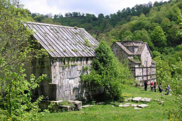 Քայլարշավ դեպի Ջուխտակ վանք՝ Ռուզան Ամիրյանի ուղեկցությամբ