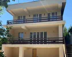 Four Seasons guesthouse