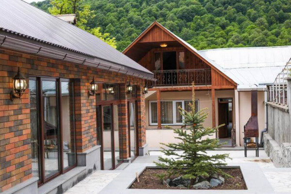 Անի հյուրատուն