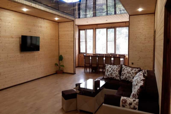 DiliWood Հաղարծին հյուրատուն